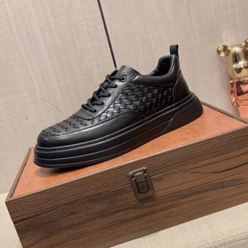 Pra*a casual shoes